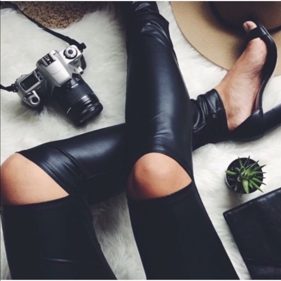 ▪️ RE-STOCKED ▪️Knee cutout faux leather leggings - Picture 2 of 6
